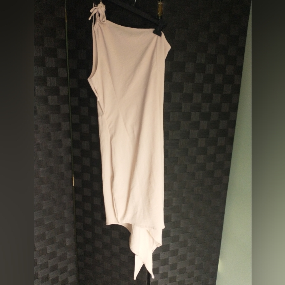 Women's cream colored high side slit one shoulder dress - Picture 15 of 15